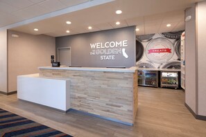 Restaurant - Hampton Inn Santa Cruz West, CA (Santa Cruz)