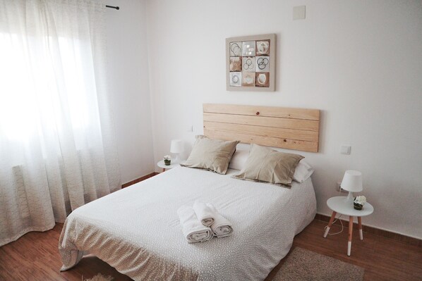 1 bedroom, travel cot, free WiFi