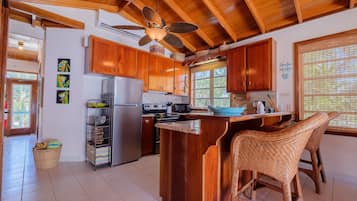 Luxury Condo (Coral Bay Villas - Eagle Ray Suite) | 1 bedroom, in-room safe, individually decorated, individually furnished