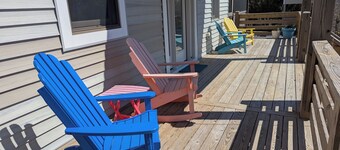 300 YARDS from the OCEAN FRONT!!!  Located in the heart of DUCK!!
New Kitchen!!!