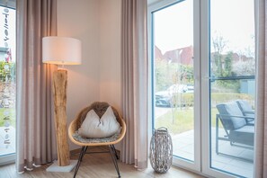 Fernseher, Kamin, Stereoanlage