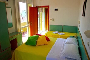 Standard Triple Room | In-room safe, blackout drapes, free WiFi, bed sheets - Hotel Sonne (Rimini)
