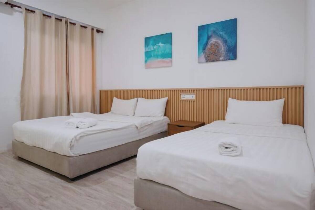 Dihias secara berasingan, dilengkapkan perabot secara berasingan, meja