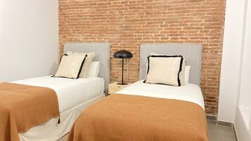 1 dormitorio, tabla de planchar con plancha, wifi gratis y ropa de cama