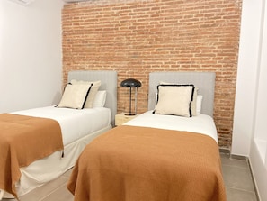 1 dormitorio, tabla de planchar con plancha, wifi gratis y ropa de cama
