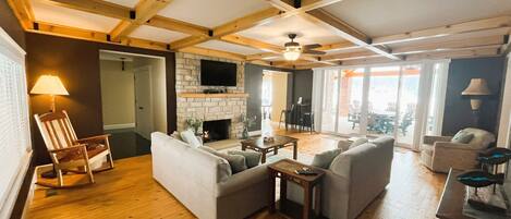 TV, fireplace, DVD player, books