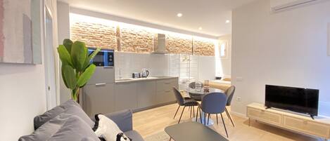 Télévision à écran plat