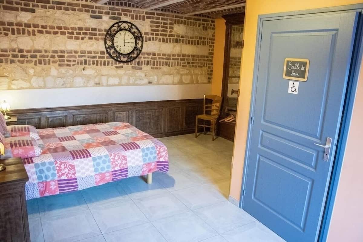 Chambre Double Standard | Rideaux occultants, chambres insonorisées, fer et planche à repasser