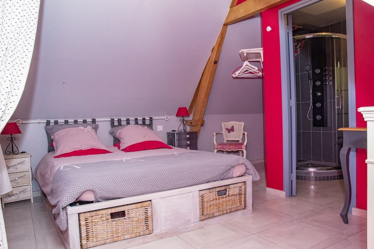 Chambre Double Romantique | Rideaux occultants, chambres insonorisées, fer et planche à repasser