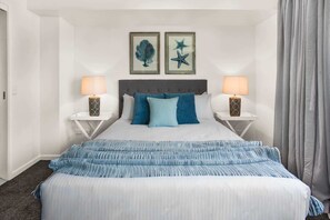 2 habitaciones, tabla de planchar con plancha, wifi y ropa de cama 