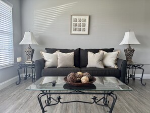 Smart-TV, Bücher, Musikbibliothek, Arbeitsbereiche