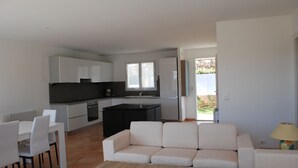 Unclassified image, 5 of 24, button - Villa with pool near Lake Ste Croix (Régusse)