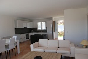 Living area - Villa with pool near Lake Ste Croix (Régusse)