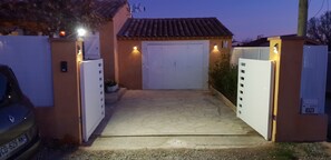 Property grounds - Villa with pool near Lake Ste Croix (Régusse)