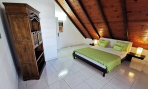 5 habitaciones, tabla de planchar con plancha, wifi y ropa de cama