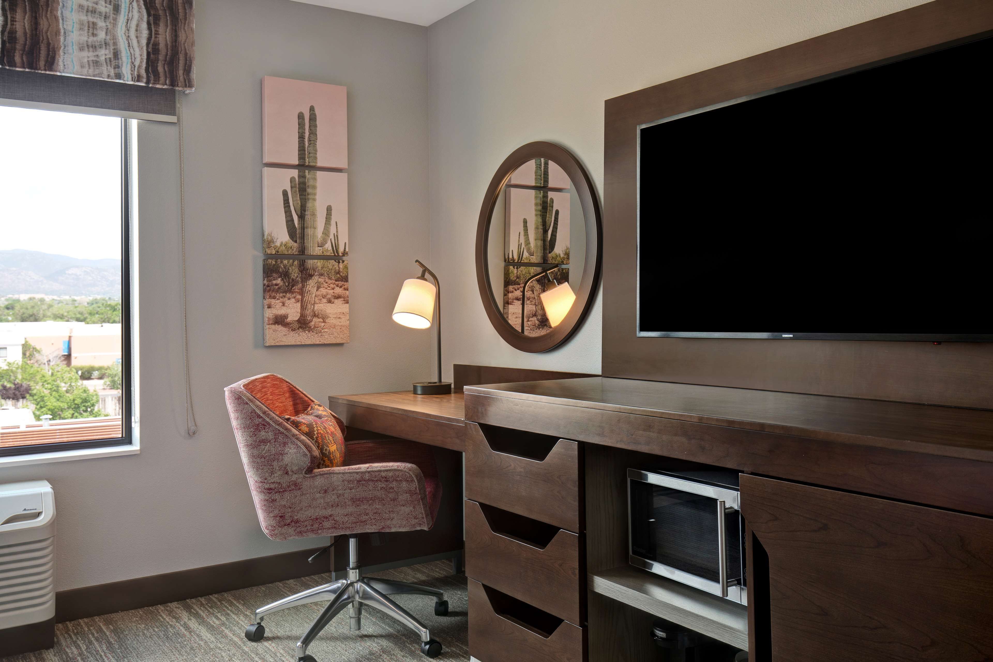 1 bedroom, hypo-allergenic bedding, desk, laptop workspace