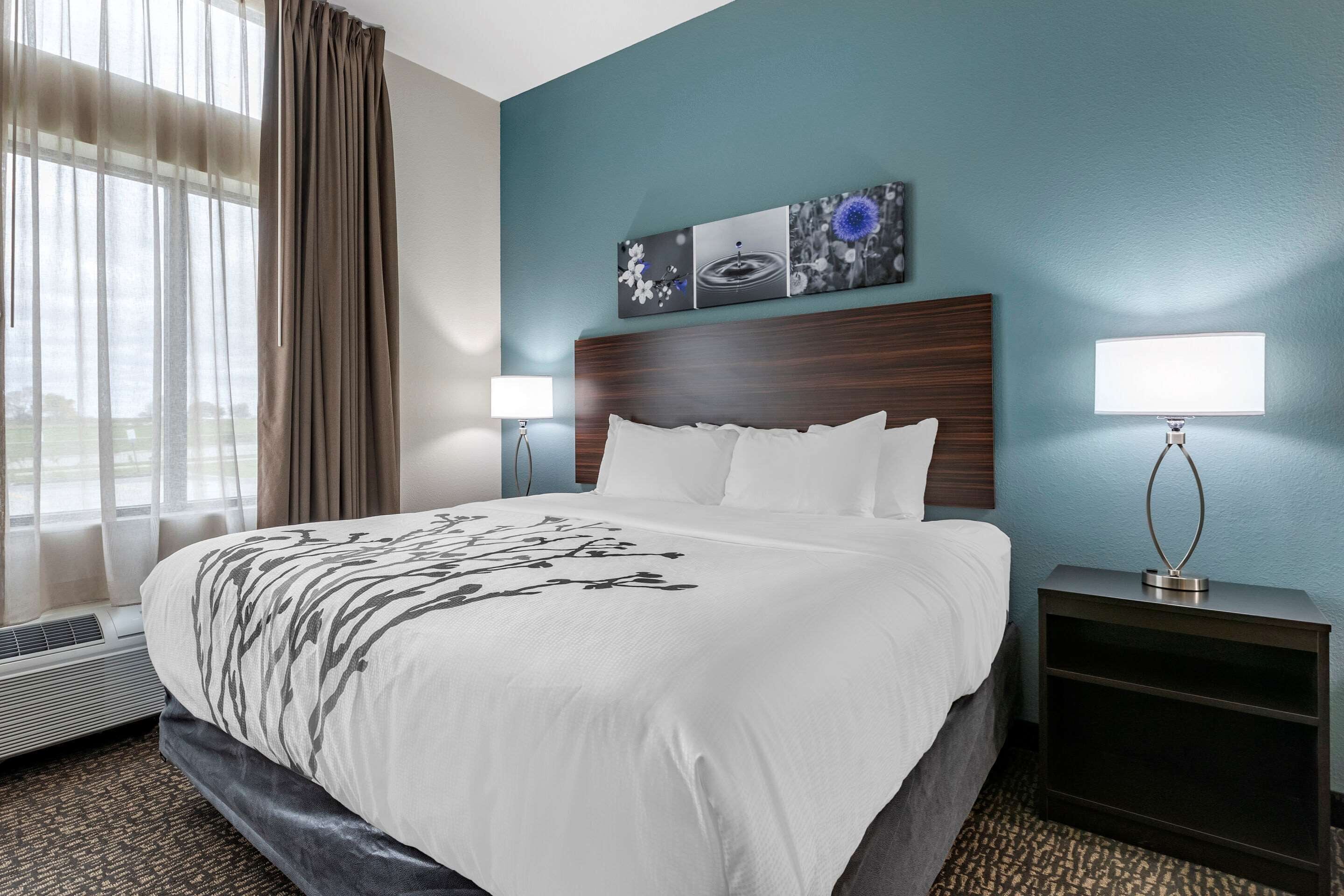 1 bedroom, desk, free wifi, bed sheets