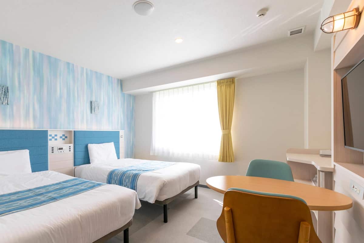 ห้องสแตนดาร์ด, เตียงเดี่ยว 2 เตียง, ปลอดบุหรี่ | เครื่องนอนระดับพรีเมียม, ตู้นิรภัยในห้องพัก, โต๊ะทำงาน, ผ้าม่านกันแสง