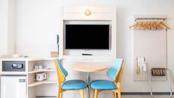 Standard Room, 2 Twin Beds, Non Smoking | Premium bedding, in-room safe, desk, blackout drapes