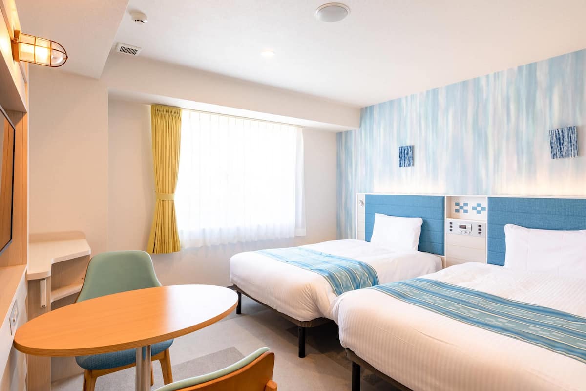 Standard Room, 2 Single Beds, Non Smoking | In-room safe, desk, blackout curtains, soundproofing