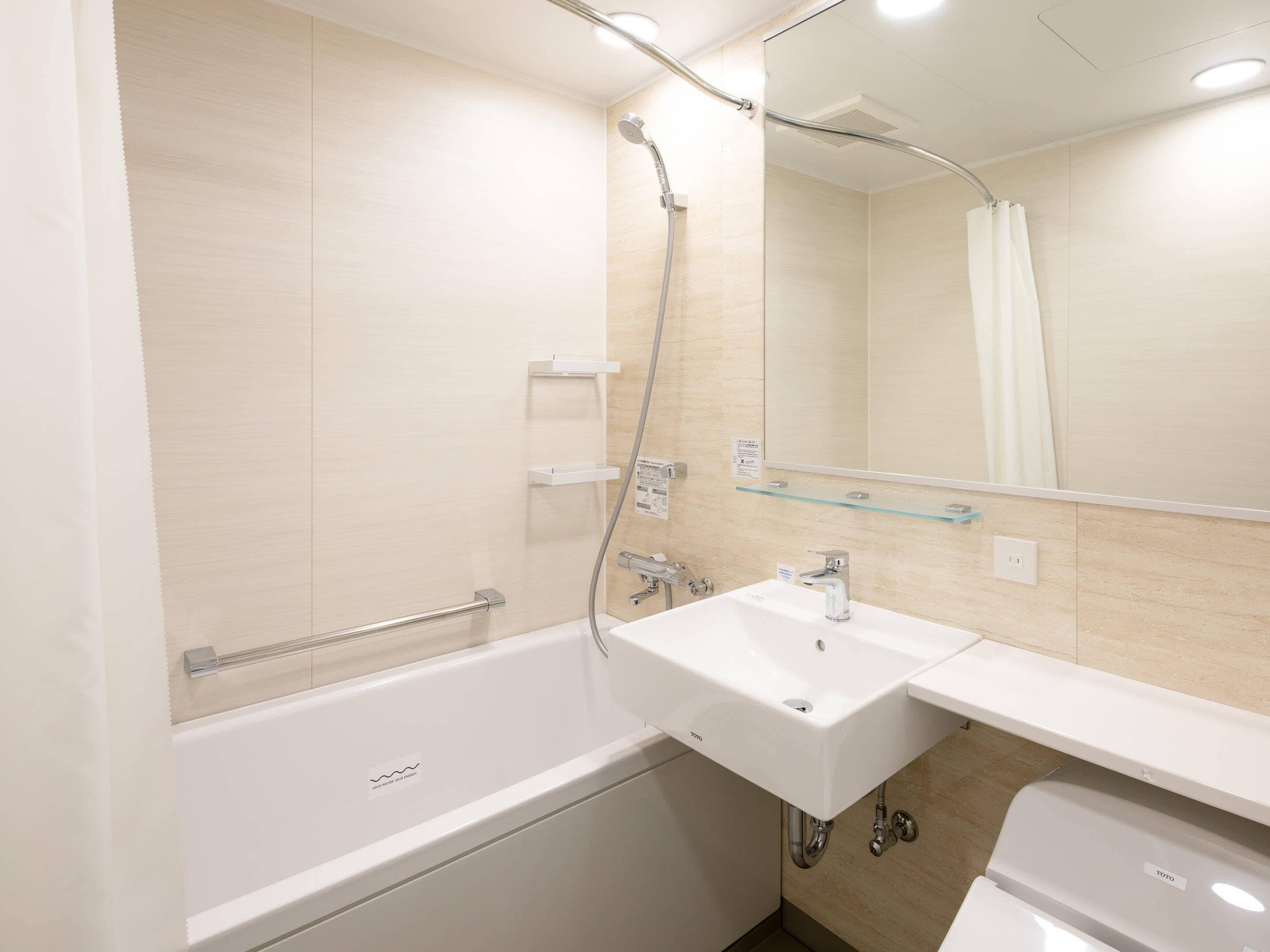 combined shower/bathtub, deep-soaking bathtub, hair dryer, slippers