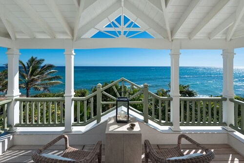 Oceanfront Paradise with Pool - Hector's House