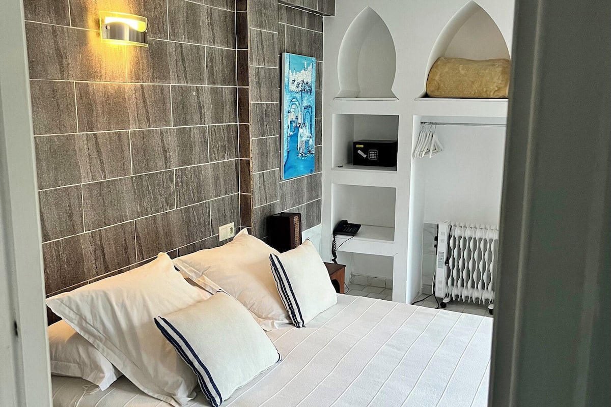 Studio Apartment Perdicaris (On the ground floor without wifi) | 1 bedroom, in-room safe, bed sheets