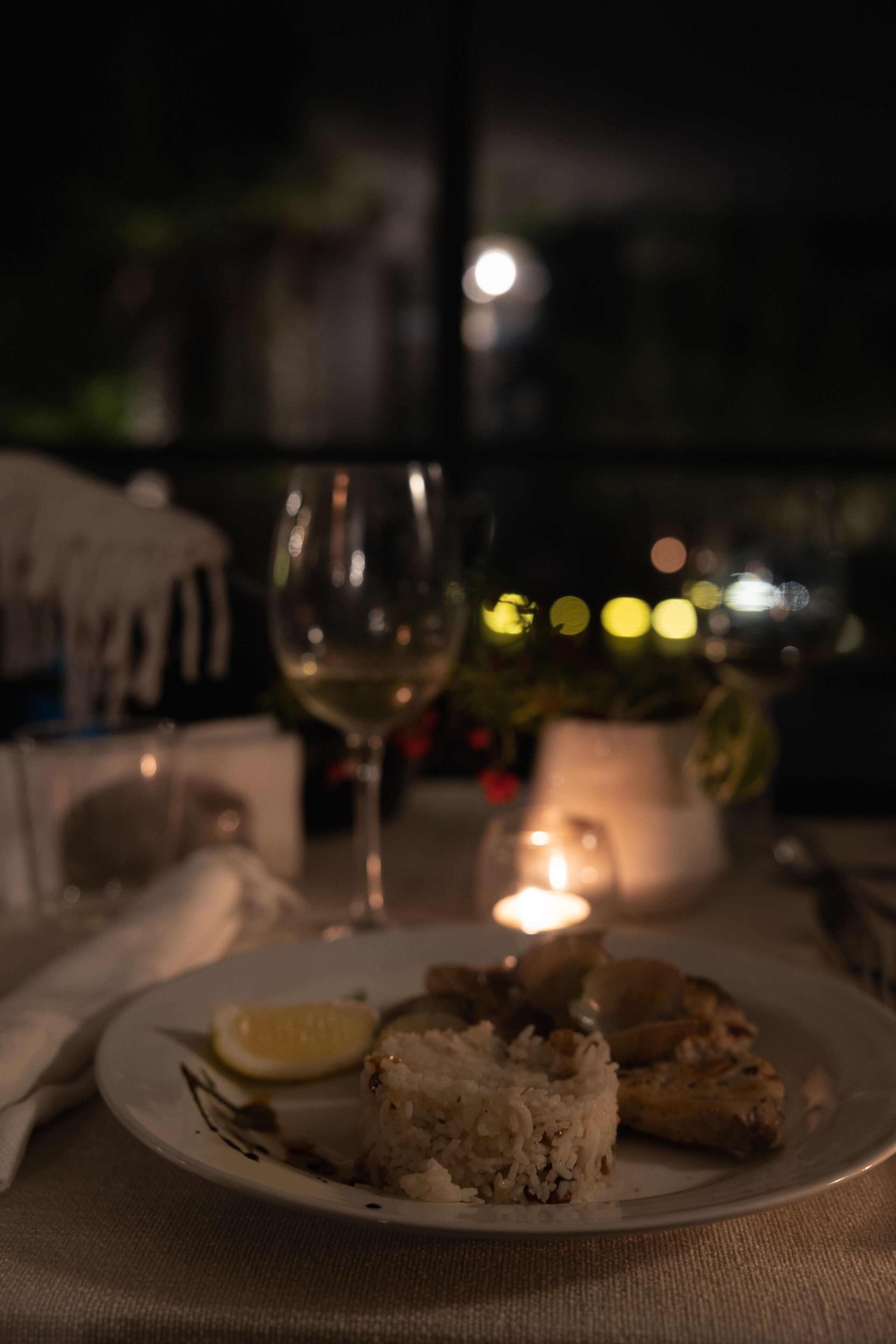 breakfast, lunch and dinner served