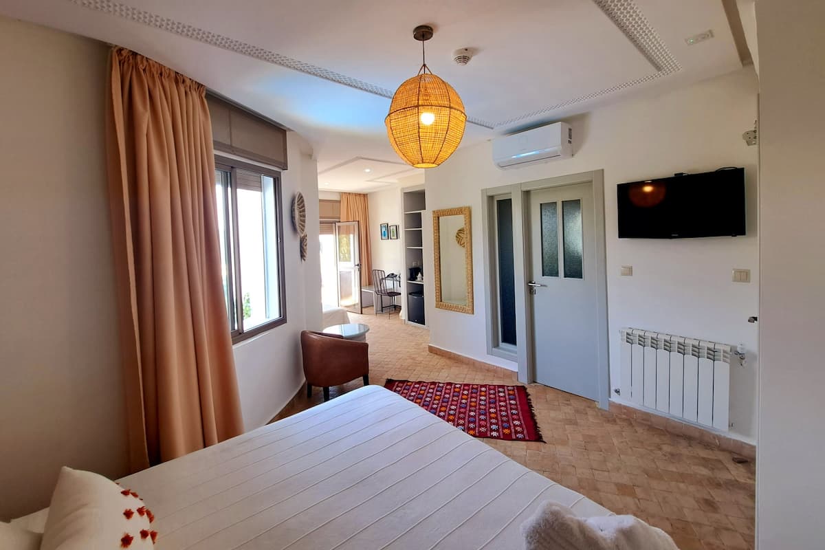 Panoramic Triple Room | 1 bedroom, in-room safe, bed sheets