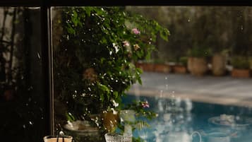 Her gün ücretsiz yerel tarzda kahvaltı