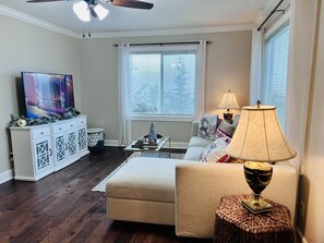 Smart TV -  Mount Rainier View 3 bedroom home NE Tacoma/Browns Point (Tacoma)