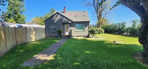 Exterior -  Mount Rainier View 3 bedroom home NE Tacoma/Browns Point (Tacoma)