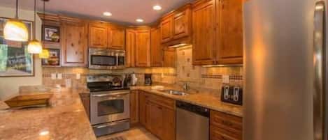 Apartment, 2 Bedrooms | Private kitchen