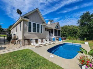 Pool - POSITIVE LATITUDE - 3 BR/2.5 BA - PRIVATE POOL, Short walk to beach (Southern Shores)