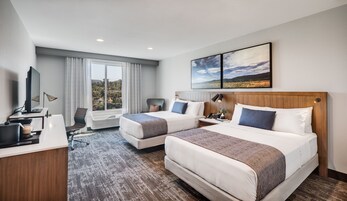 Roupas de cama antialérgicas, cofres nos quartos, escrivaninha