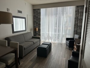 TV, DVD player - Oceanaire - 1BR/1BA - Partial Ocean View - Great Pools and Amenities! (Virginia Beach)