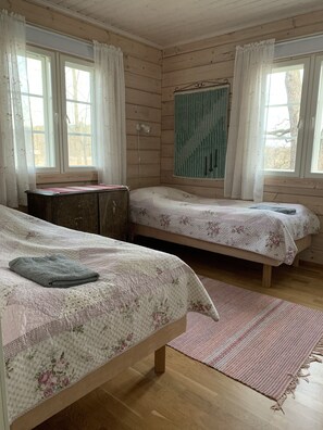 Chambre Double Économique, salle de bains commune, vue cour intérieure