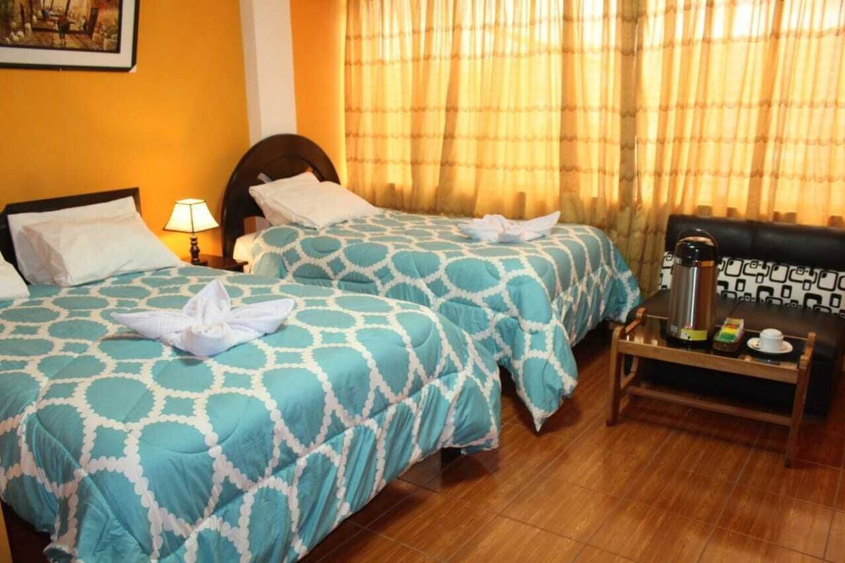 Habitación básica doble, baño privado | Muebles diferentes, escritorio y wifi gratis