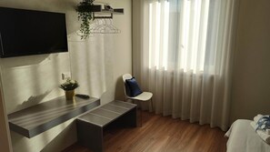 Habitació Deluxe | Roba de llit d'alta qualitat, cobrellits i minibar 
