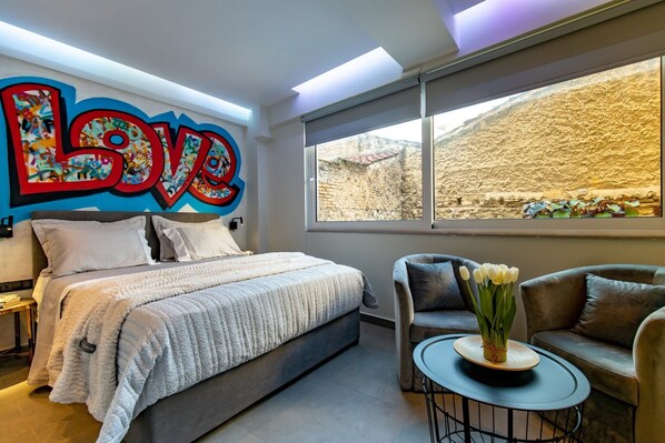 Coffres-forts dans les chambres, fer et planche à repasser, Wi-Fi