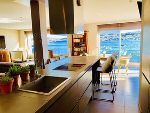 Fridge, microwave, oven, stovetop - NEW!LOFT EXCEPTIONAL SEA VIEW 1 bedrooms / bathroom TERRACE merPATIO, PERGOLAS 10 m (Le Relecq-Kerhuon)