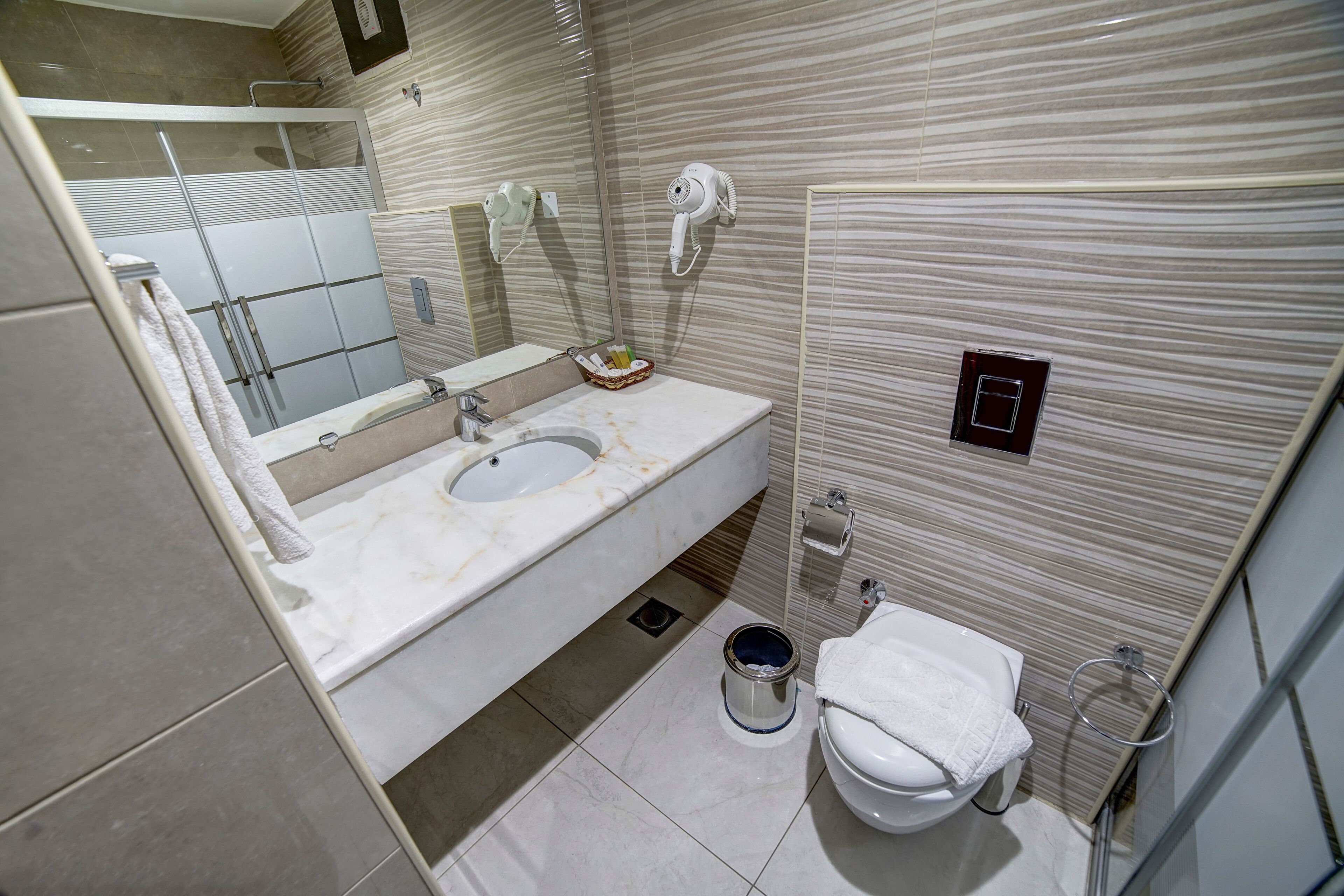 shower, rainfall showerhead, free toiletries, hair dryer