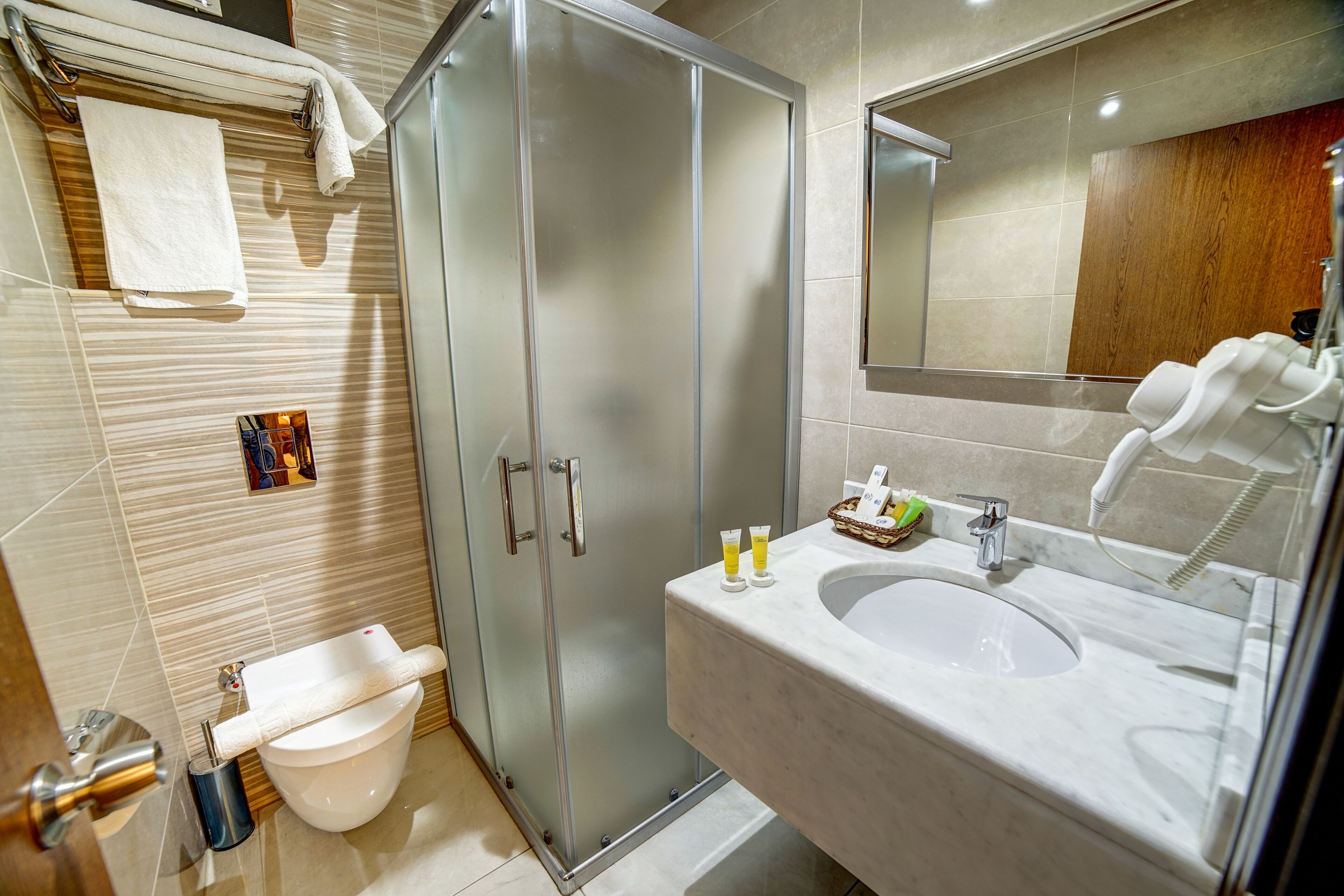 shower, rainfall showerhead, free toiletries, hair dryer