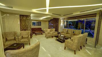 Petit déjeuner complet compris tous les jours