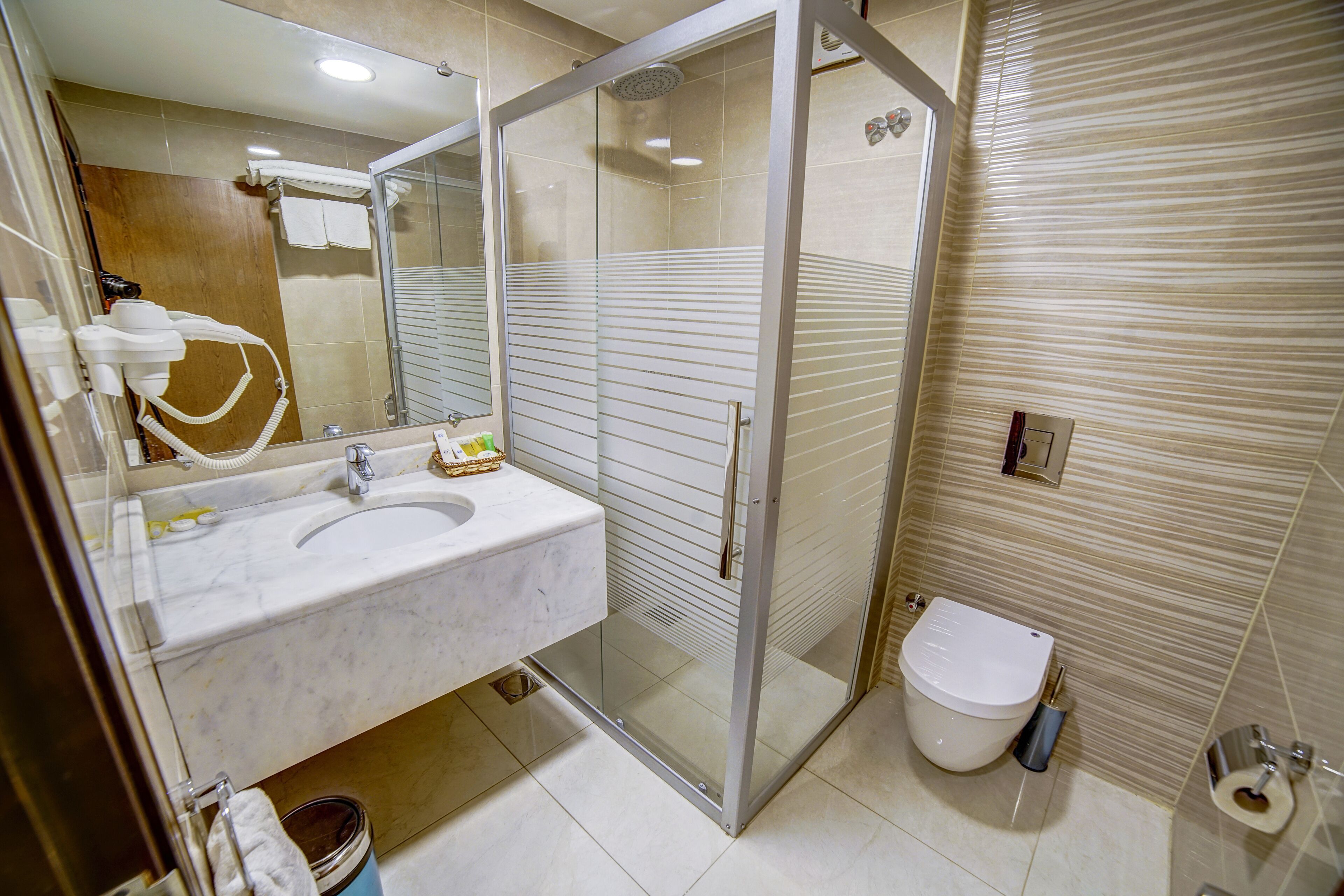deluxe twin room | bathroom | shower, rainfall showerhead, free toiletries, hair dryer