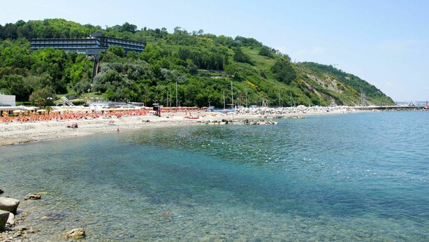 Beach - Nice apartment for 2 guests with A/C, WIFI, pool, TV, patio, pets allowed and panoramic view (Pesaro)