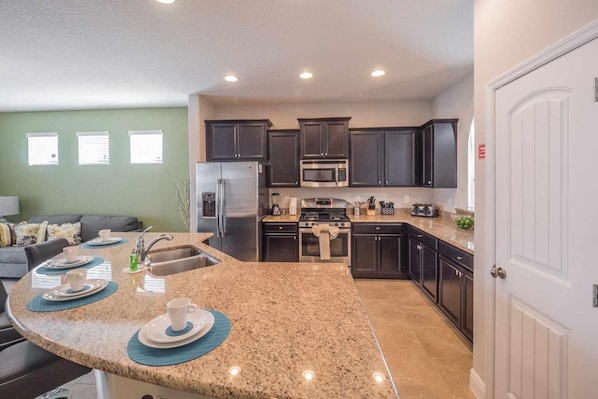 Talo (Solterra Resort!! Spacious house with) | Yksityinen keittiö | Jääkaappi, mikroaaltouuni, uuni, liesi