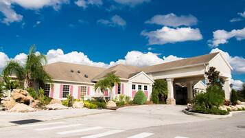 House (Trafalgar Resort community pool and G) | Exterior