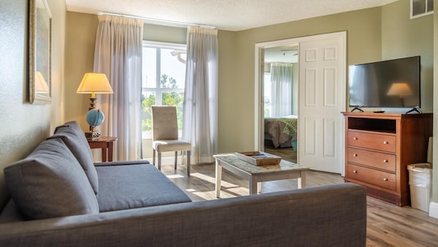 Studio (Double bed studio with community pool) | Oppholdsrom