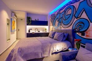 In-room safe, iron/ironing board, WiFi, bed sheets